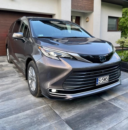 Toyota Sienna cena 255000 przebieg: 37000, rok produkcji 2021 z Zgierz małe 704